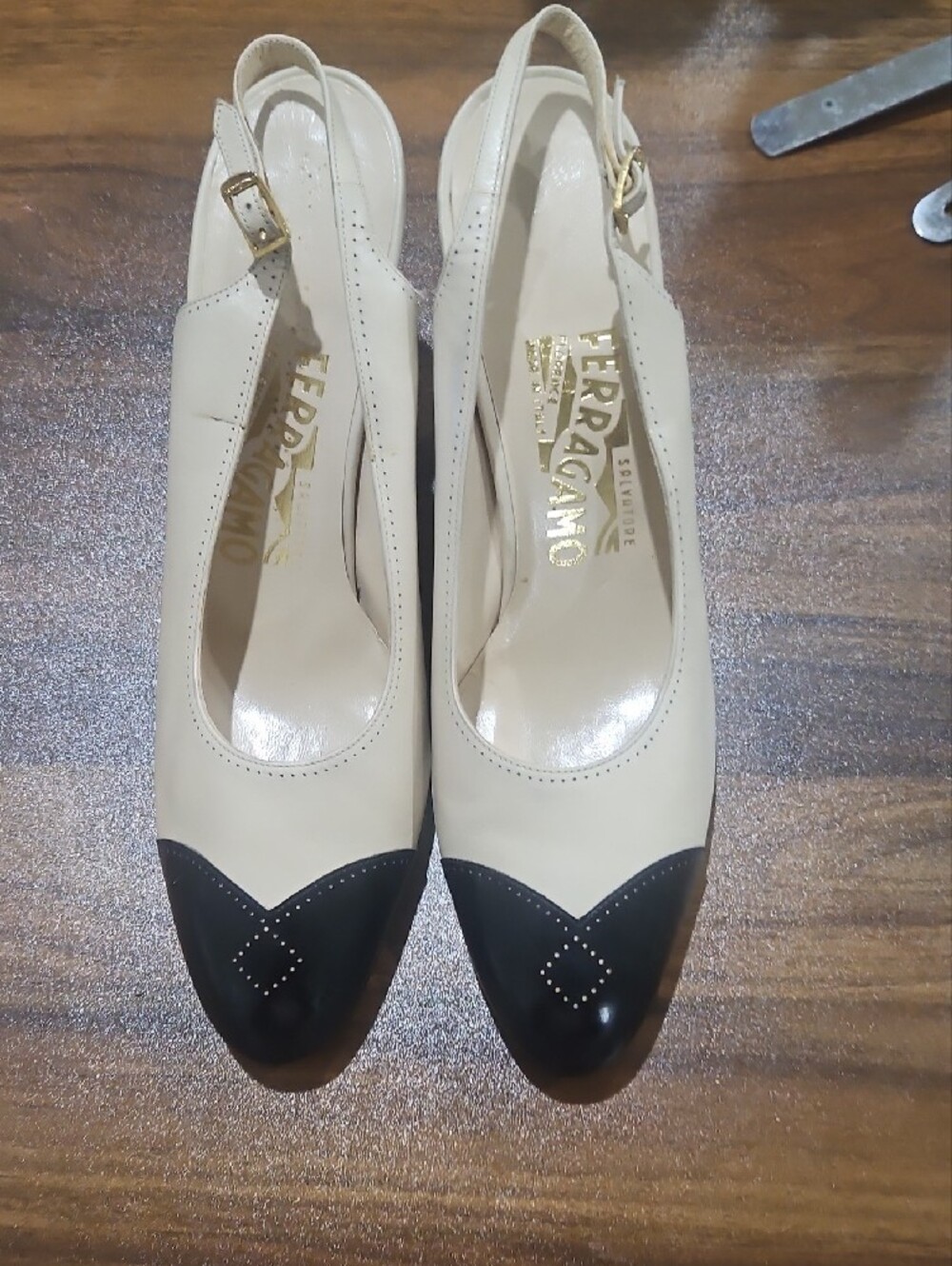 Salvatore Ferragamo Cream and Black Heart Cap Toe Slingback Pumps sz 8.5 - Picture 8 of 11